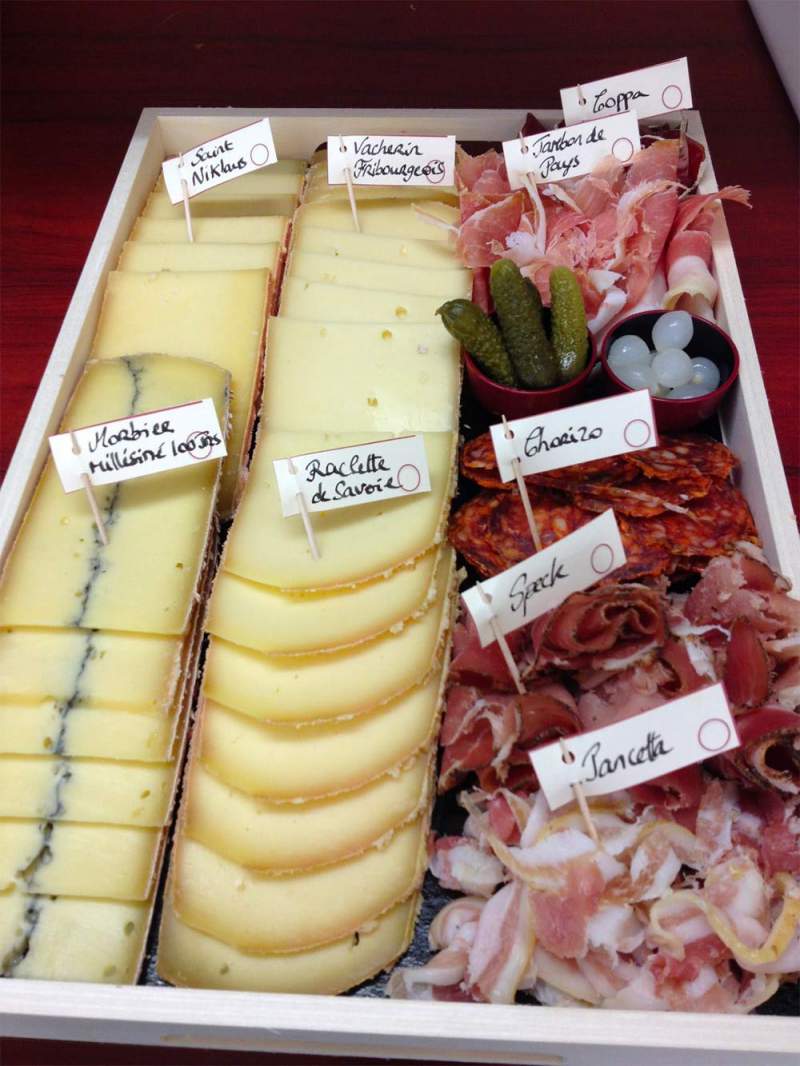 Plateau à fromage publicitaire avec ustensiles Brie - Cadoétik